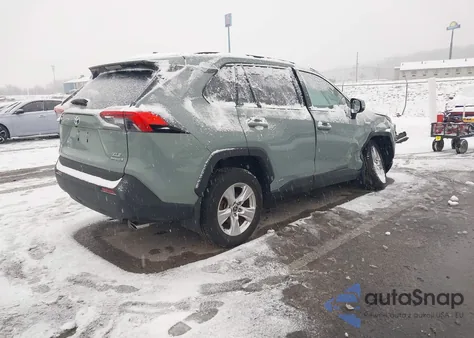 2021 Toyota Rav4 Hybrid Xle z USA, uszkodzony, nr VIN 4T3RWRFV2MU027523